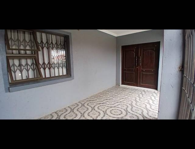 4 BEDROOM HOUSE FOR SALE IN KAGISO 2